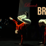 Danseur en mouvement sur scène dans le spectacle Barok Break – Compagnie Authentik