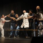 Artistes de la Compagnie Authentik en scène dans Déséquilibré